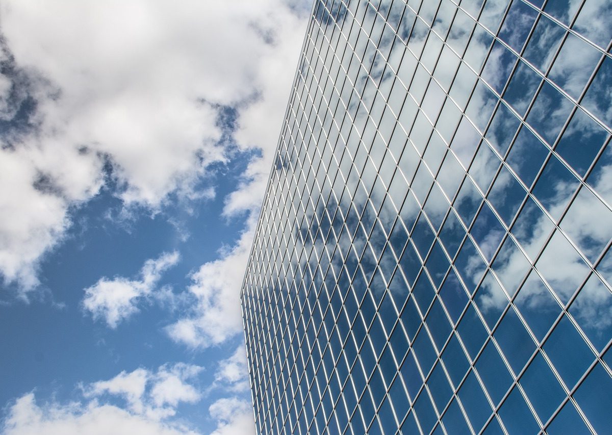 building, reflection, clouds-4781384.jpg